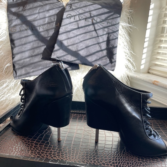 NWT- Givenchy Nissa Lace Up Screw Heel Ankle Black Leather Boot Bootie 39 - Picture 4 of 7